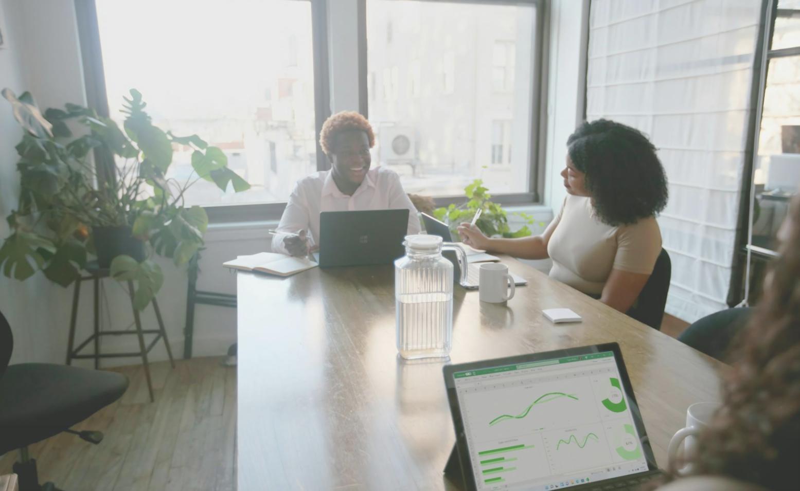 Groupe de personnes en session de formation sur la gestion budgétaire
